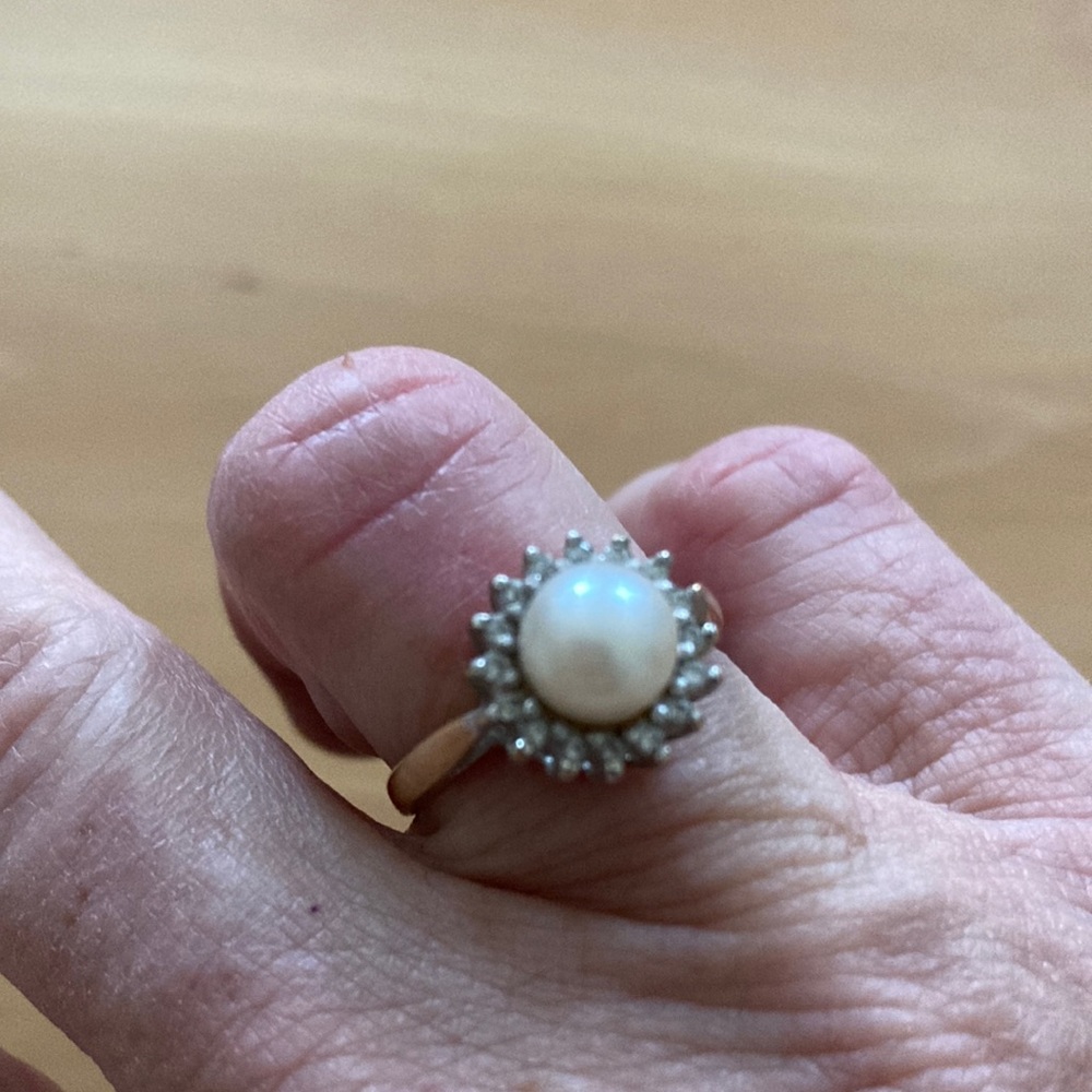 Diamond and Pearl 14k Gold Ring Size 6
